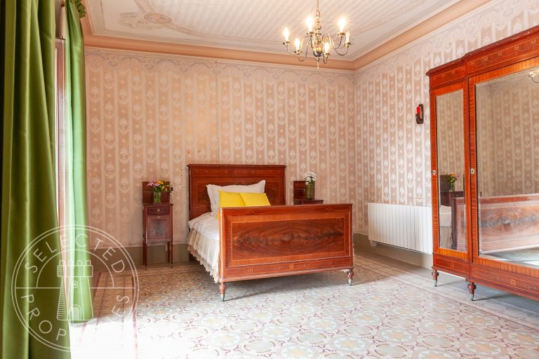 Masia Sant Pere de Ribes for Sell 13 min 768x512