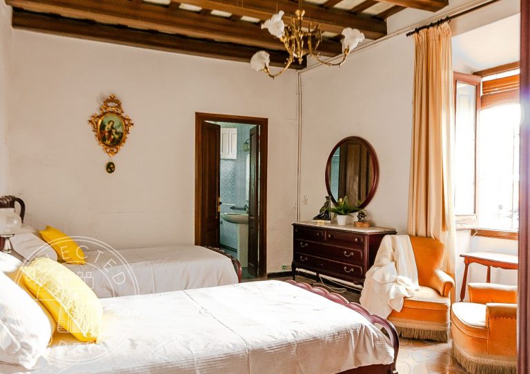 Masia Sant Pere de Ribes for Sell 15 min 768x542