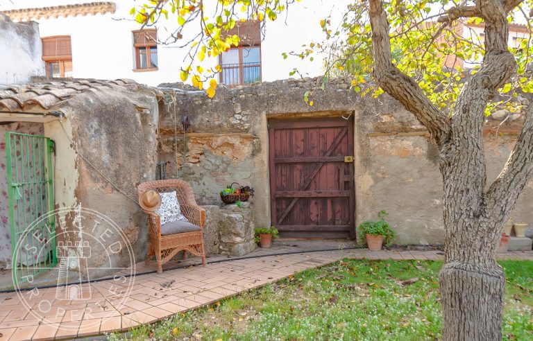 Masia Sant Pere de Ribes for Sell 8 min 768x492