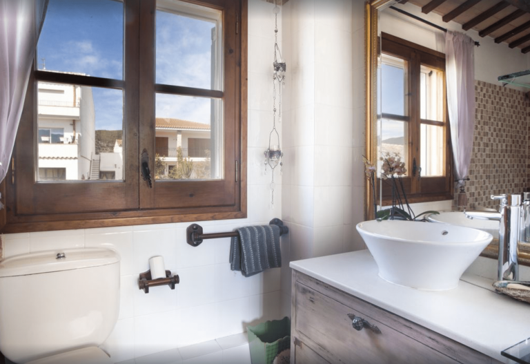 Screenshot 2019 10 03 at 17.14.52 min 768x527