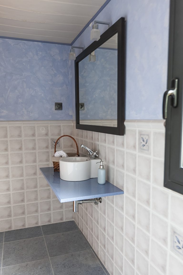 CASA CALIFORNIA BATHROOM4 900pxl IMG 1665 768x1152