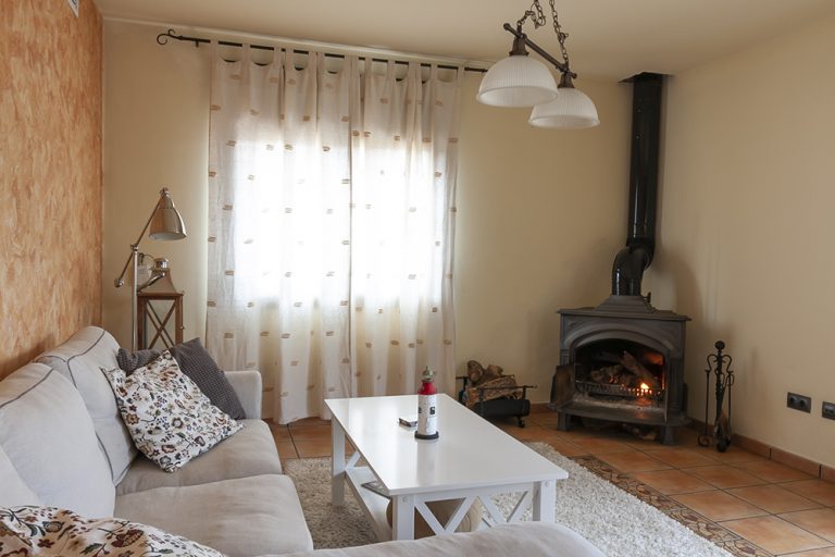 CASA CALIFORNIA CHIMENEA 1000pxl IMG 1601 768x512