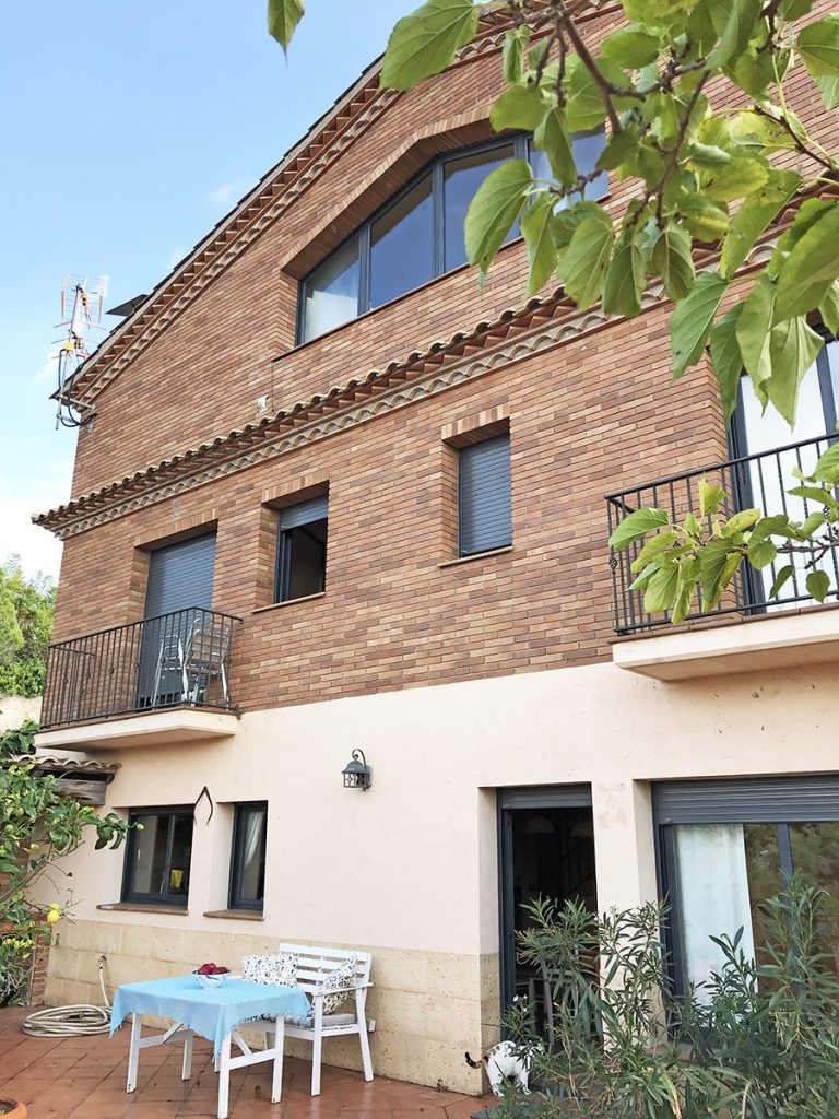 CASA CALIFORNIA FACADE TERRACE 768x1024