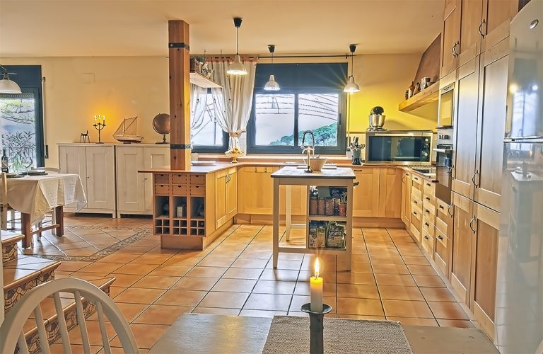 CASA CALIFORNIA KITCHEN1 1000pxl 768x500