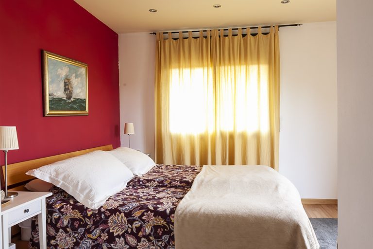 CASA CALIFORNIA MASTER BEDROOM 1000pxl IMG 1643 768x512