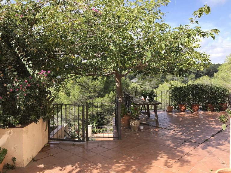 CASA CALIFORNIA TERRACE STAIRS 768x576