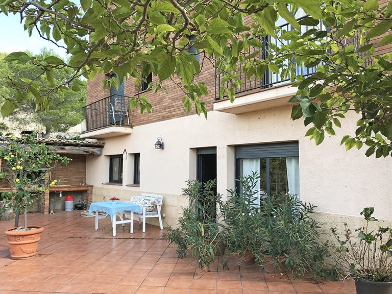 CASA CALIFORNIA TERRACE TOWARD FACADE 768x576