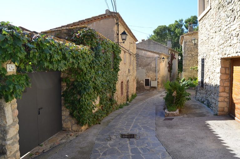 GUNYOLES STREET2 min 768x508