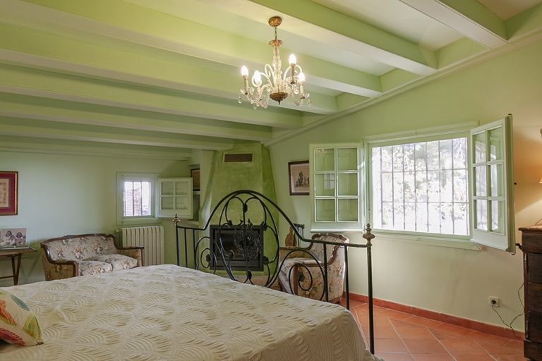 GUNYOLES SUITE min 1 768x512