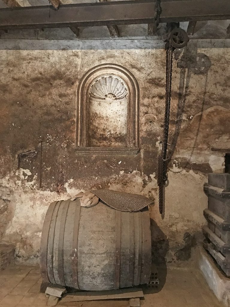 MASIA LA BISBAL BODEGA1 min 1 768x1024