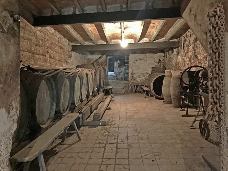MASIA LA BISBAL BODEGA2 min 1 768x576