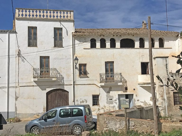 MASIA LA BISBAL FACHADA2 min 1 768x576