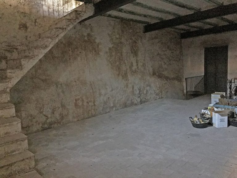 MASIA LA BISBAL MIDFLOOR BODEGA min 1 768x576