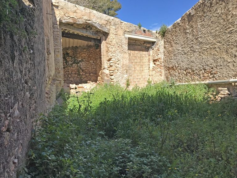 MASIA LA BISBAL PATIO min 1 768x576