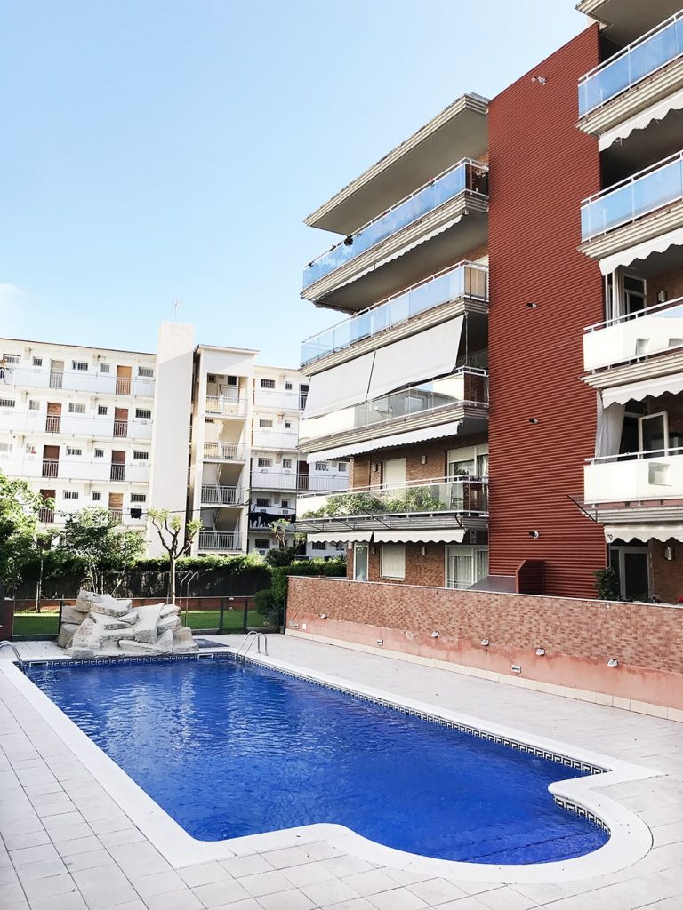 PISO SALOU FACHADA PISCINA min 768x1024