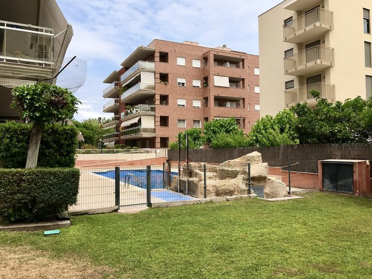 PISO SALOU JARDIN Y PISCINA min 768x576
